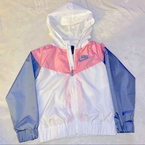 Girls size 6/7 years NIKE windbreaker.